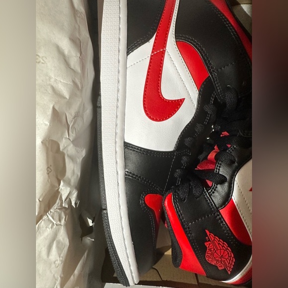 AIR JORDAN 1 MID BLACK/FIRE RED-WHITE - Picture 4 of 9